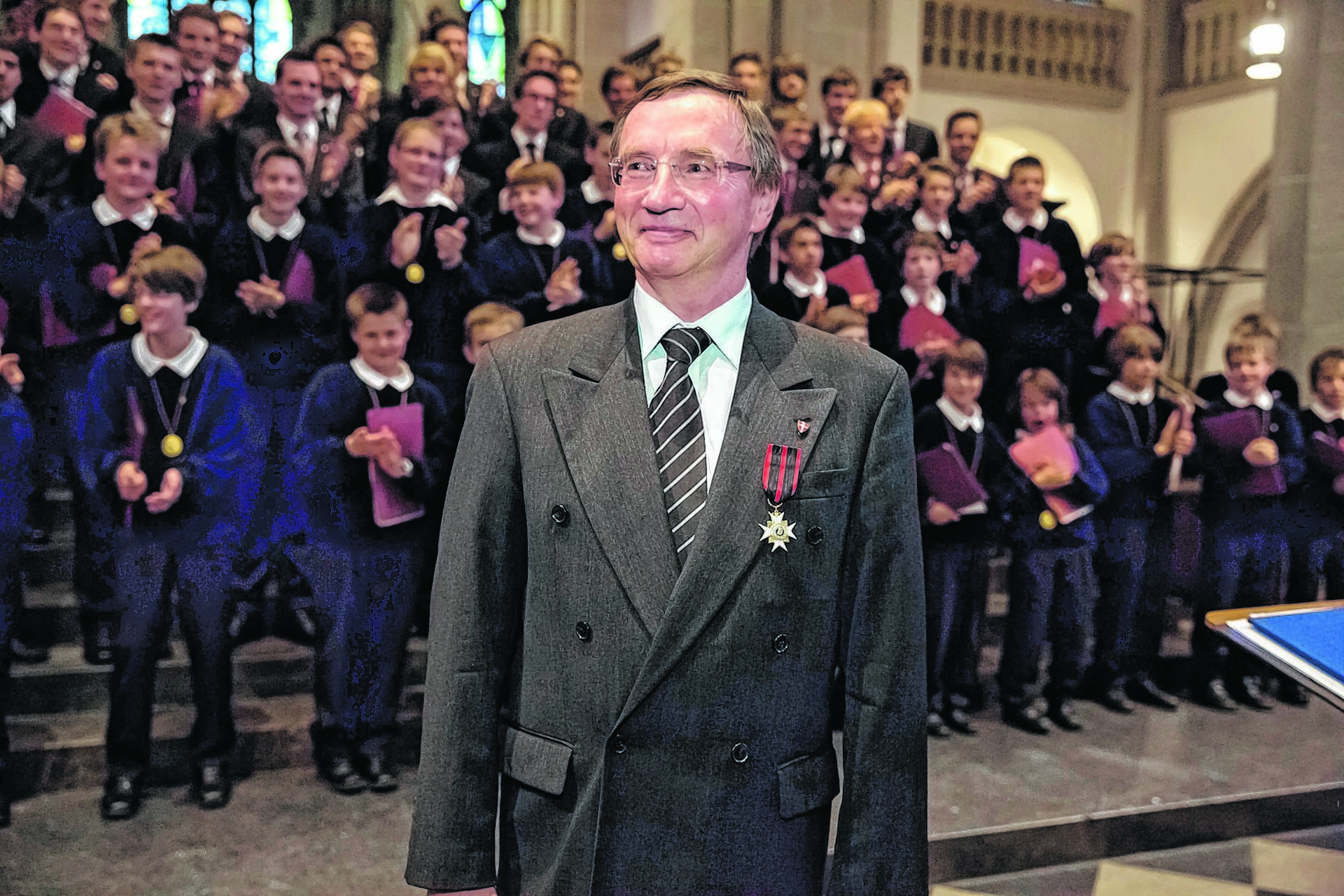 Eine Ära geht zu Ende: Nach über 40 Jahren verabschiedet sich der Essener Domkapellmeister Georg Sump, der jahrelang und mit viel Hingabe mit Kinder- und Jugendchören zusammenarbeitete.