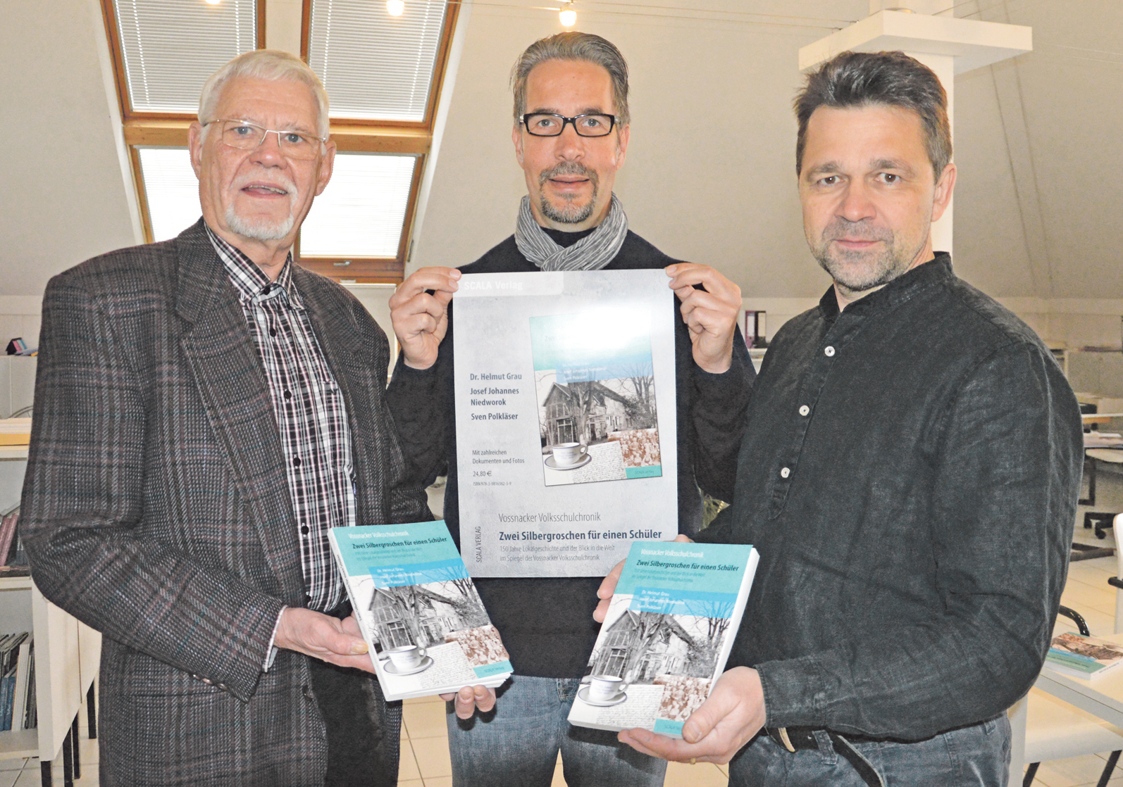 Drei Autoren haben gemeinsam an dem Buch „Zwei Silbergroschen für einen Schüler“ gearbeitet: Dr. Helmut Grau (von links), Sven Polkläser und Josef Johannes Niedworok.