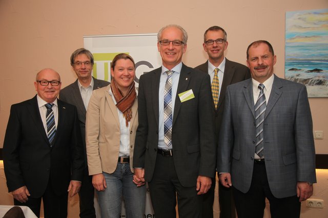 Die UWG Hemer mit Walter Gertischke, Klaus Schreiber, Knut Kumpmann und Guido Büchner (v.l.) hat Michael Heilmann (3.v.r.) nominiert.
