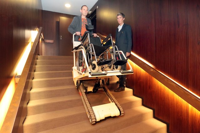 Die Treppenraupe in den Kammerspielen. | Foto: Molatta