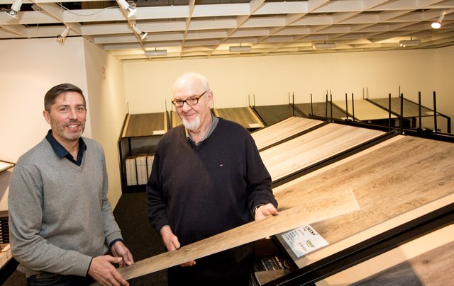 Jörg Reintjes (links) und Gerd Bauhüs freuen sich, Interessenten ausführlich beraten zu 
können. | Foto: Heike Cervellera