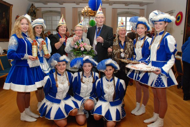 Wolfgang Becker, der kurkölnische Schreiber, und Dagmar Freimuth, die Senatorin der Herzlichkeit, wurden beim Ordensfest der KLAKAG zu den neuen Senatoren der Gesellschaft getauft. Fotos: Albrecht