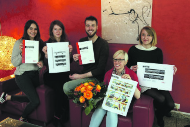 Das Foto zeigt Olivia Malek, Sandra Opitz (Hauptgewinnerin), Malte Schürmann, Katharina Görges und Hanna Rodewald.