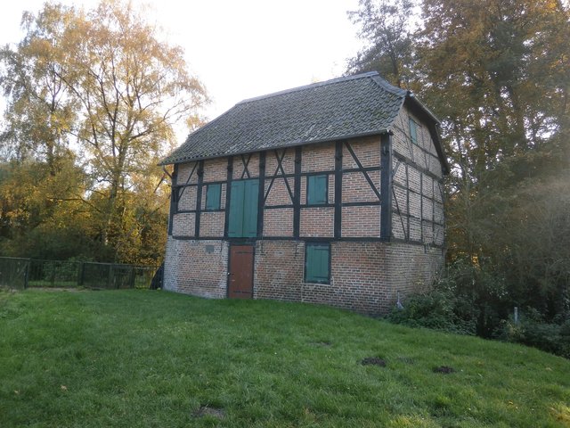 Alte Mühle am Teich, 1640. Die Flügel wurden inzwischen entfernt.