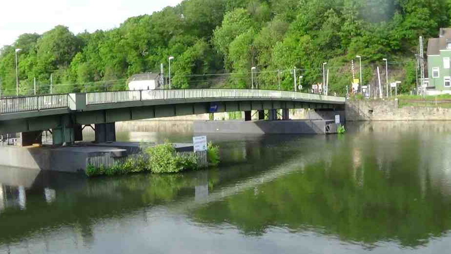 Kurzer Weg über die Schwimmbrücke: Von Essen und Hattingen nach Bochum