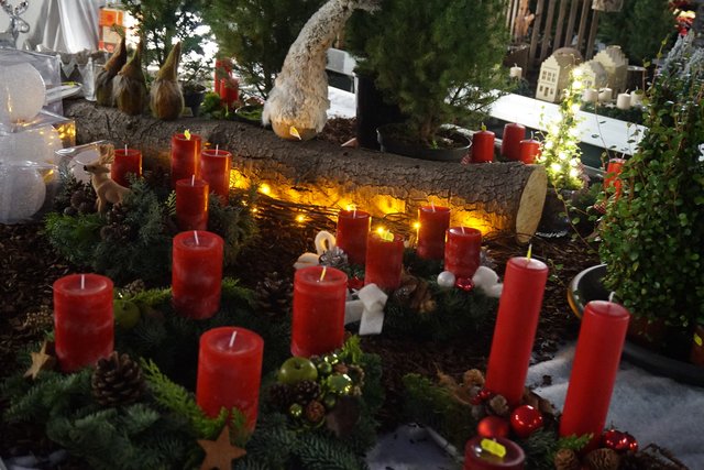 Adventskränze sind jetzt begehrt.