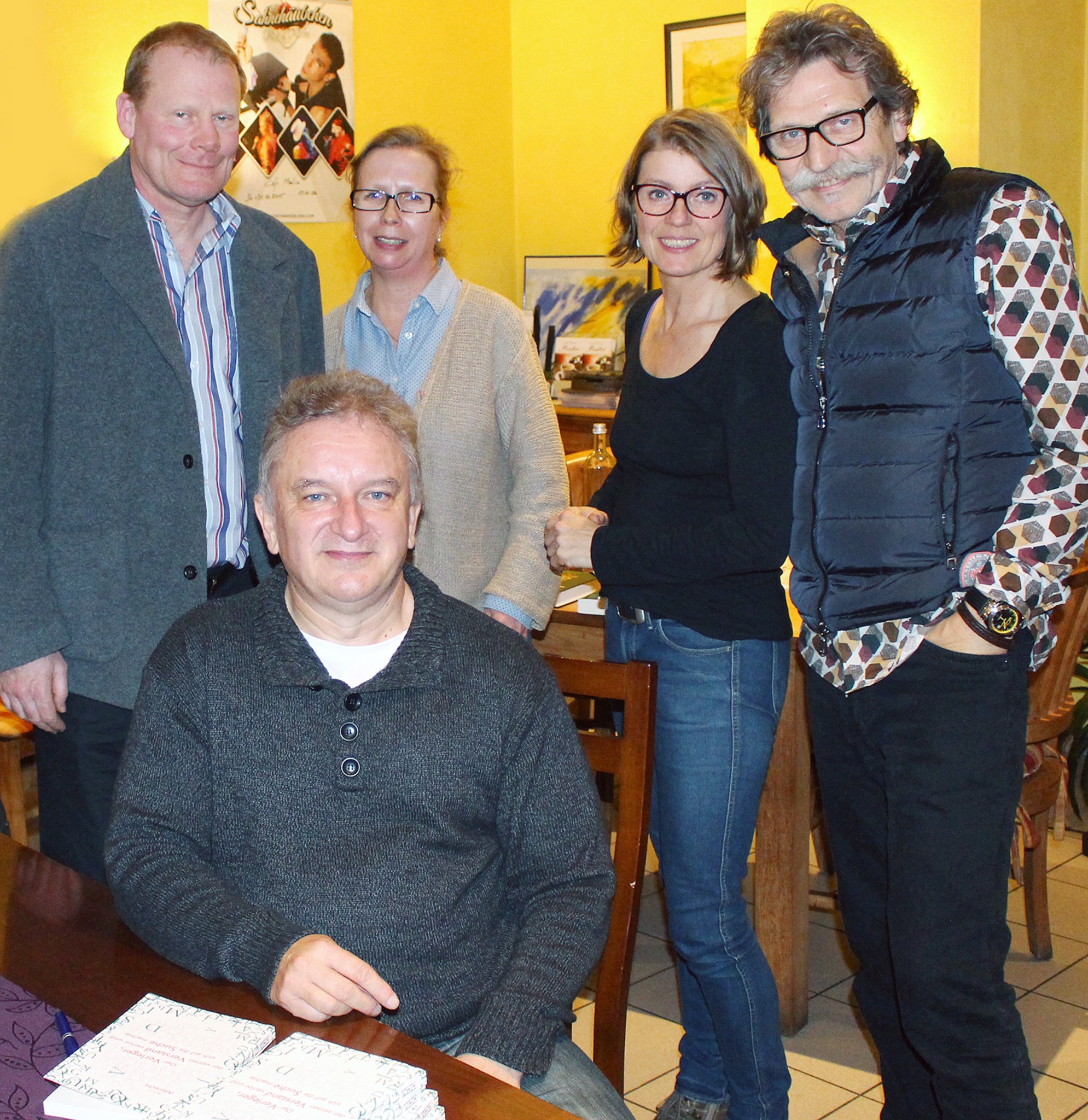 Achim Albrecht im Café Mailin Der Verleger, der seinen Verstand