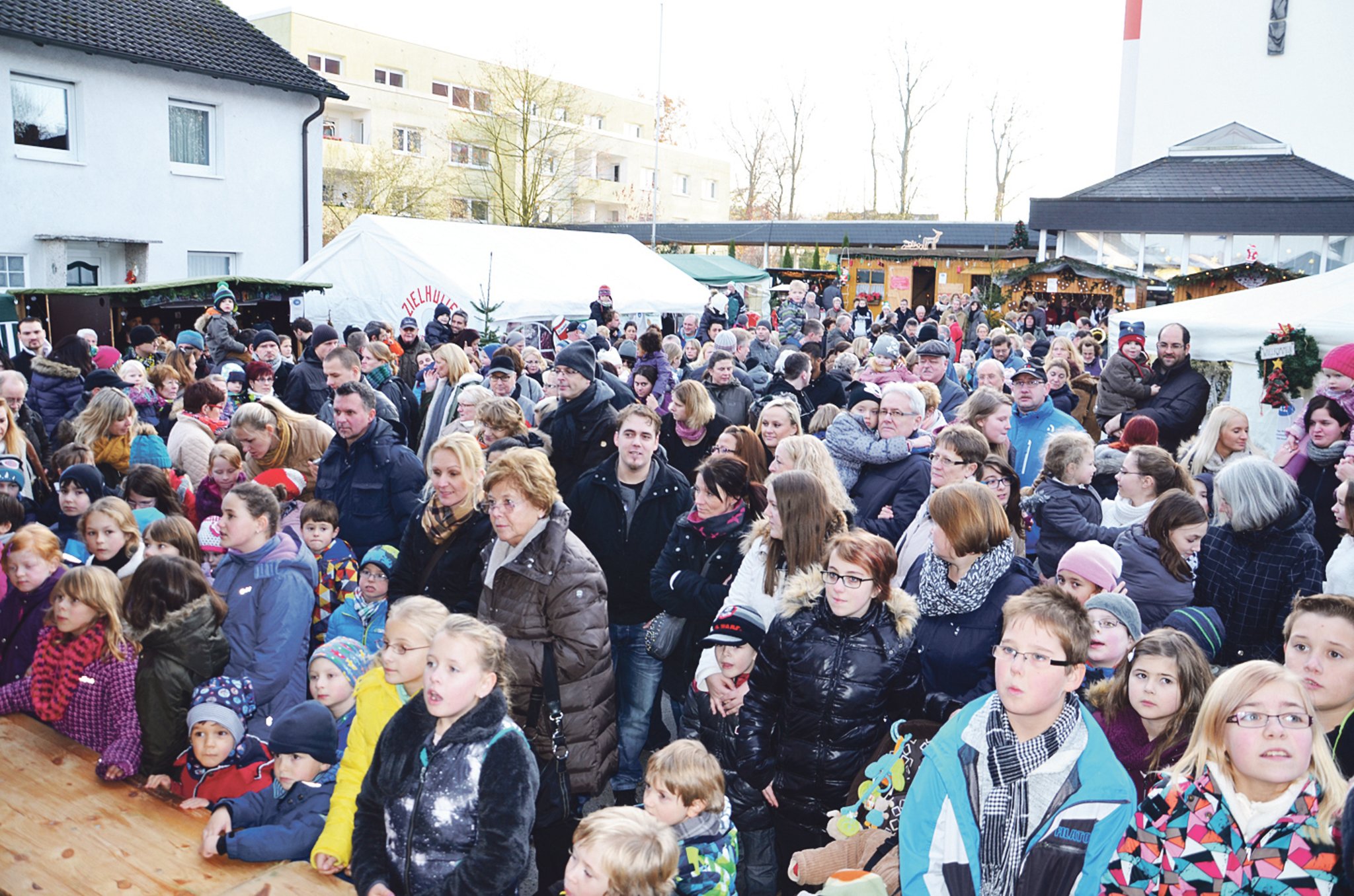 Weihnachtsmarkt Platte Heide: Jetzt rund um die Kirche - Menden (Sauerland)