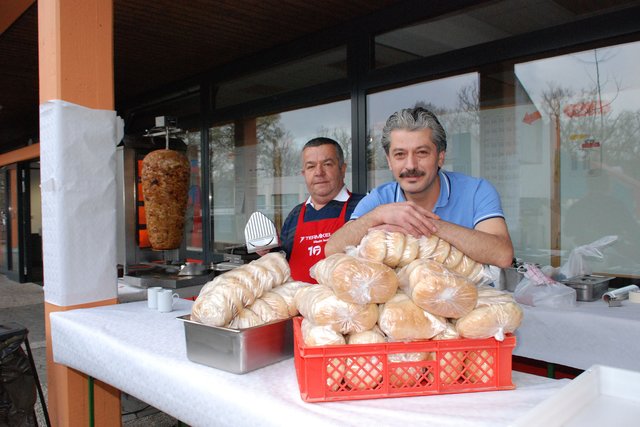 Zünfitge Verpflegung durfte nicht fehlen...