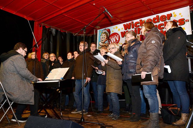 Der Chor VoiceUnit auf der Bühne. | Foto: Schmitz