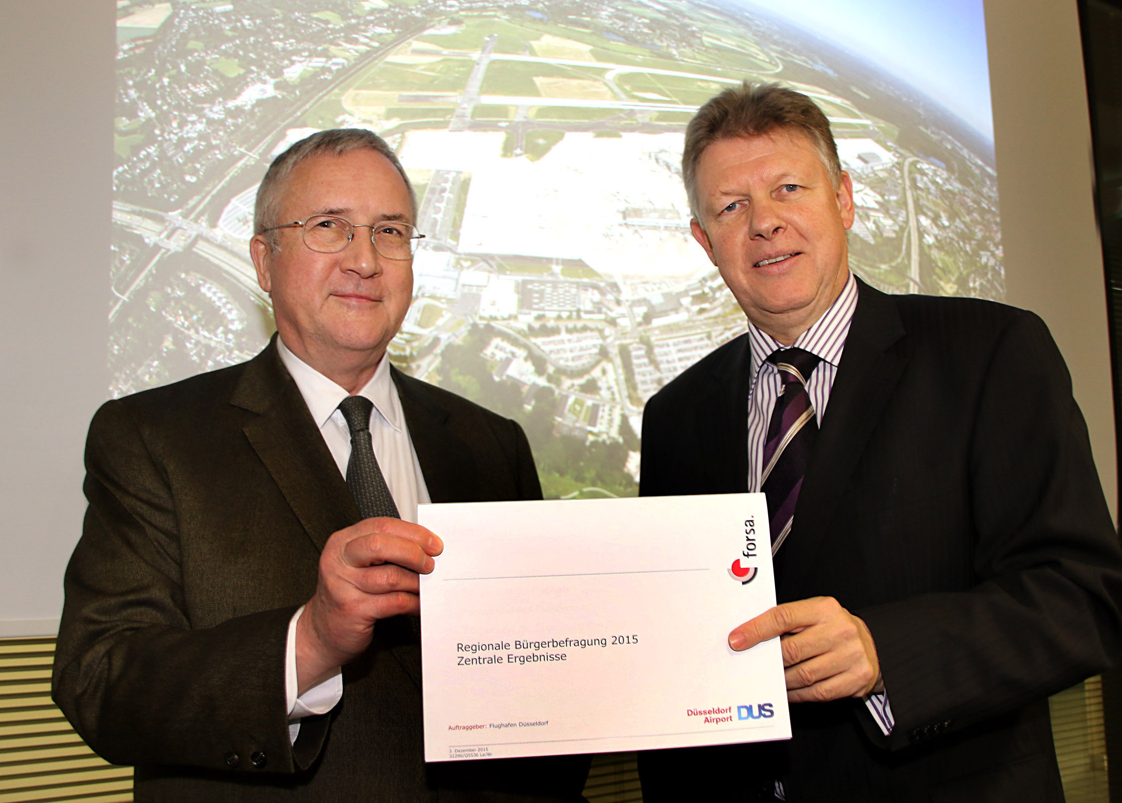 Prof. Manfred Güllner (Gründer und Geschäftsführer von forsa) und Dr. Ludger Dohm ((Sprecher der Flughafengeschäftsführung) Foto Steffi Siegel