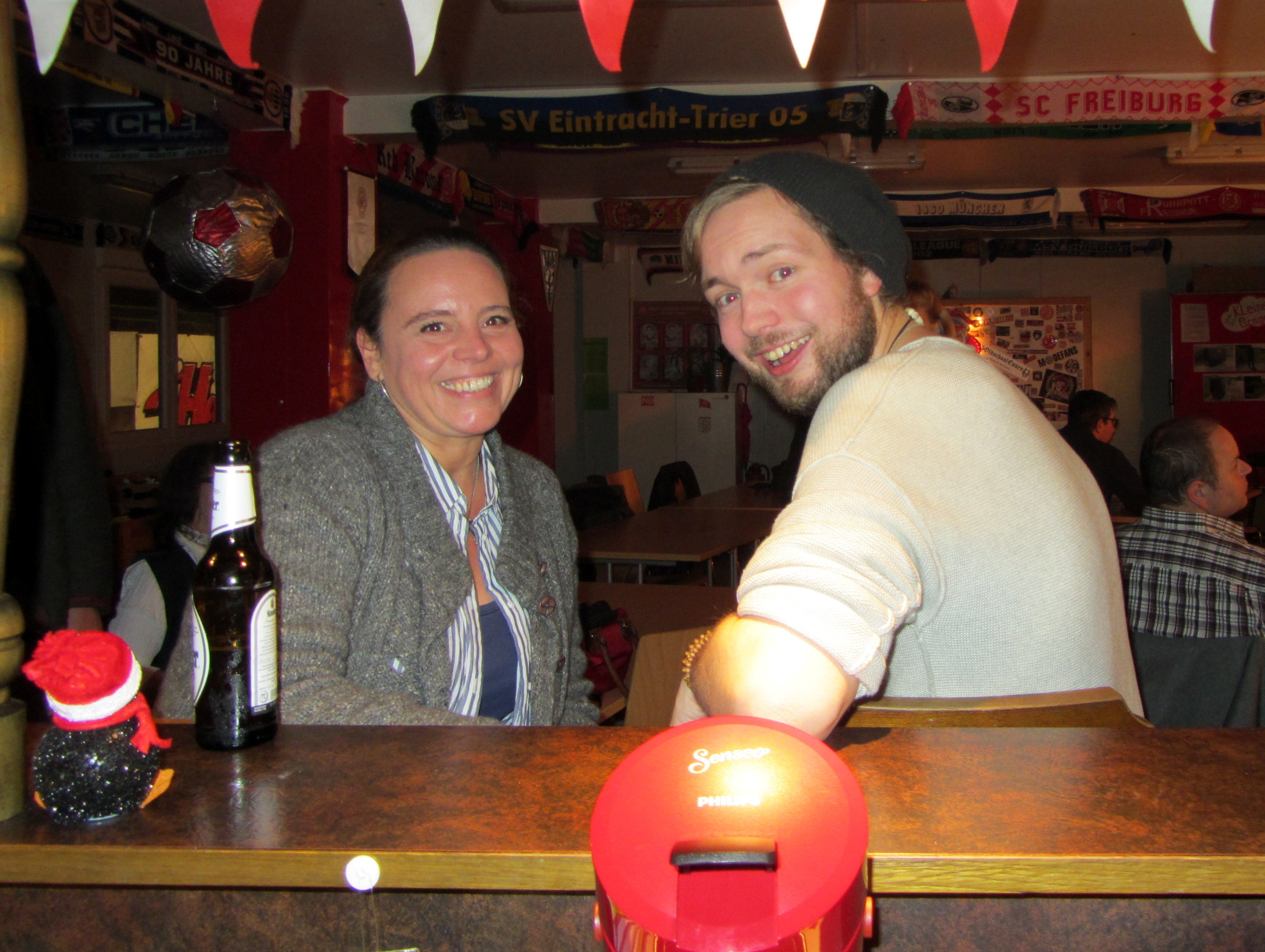 Susanne Demmer & Bastian Bielendorfer anne Theke bei Rot-Weiss Essen.