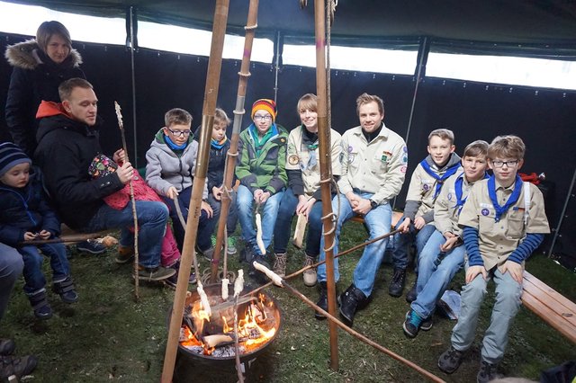 Die Pfadfinder von St. Martin luden zum Stockbrot backen ein.