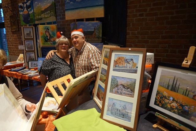 Der Richrather Kunstmaler Rolf Börnert mit seiner Frau Petra.