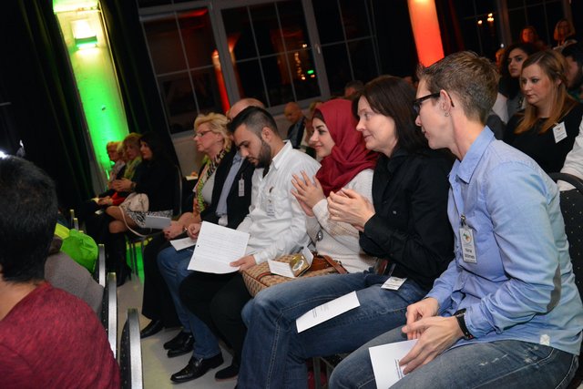 Taha, Lana, Raphaela und Nina beim weihnachtlichen Konzert der Lions-Clubs Neheim-Hüsten und Arnsberg-Sundern. Taha hält eine Rede - in gebrochenem, aber gutem Deutsch. Selbst geschrieben!