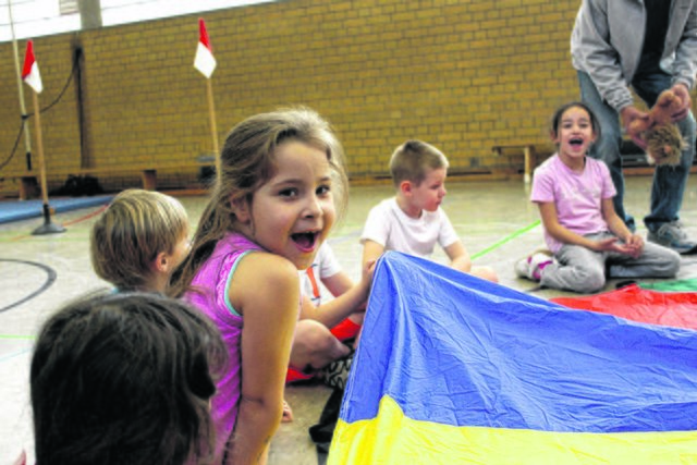Das Dschungelprojekt der Jugendhilfe Essen an der Grundschule im Nordviertel gibt den Kindern nicht nur Gelegenheit, sich einmal richtig auszutoben, gleichzeitig ist die Aktion Anbindung an Angebote im Stadtteil. Archivfoto: Müller/JHE