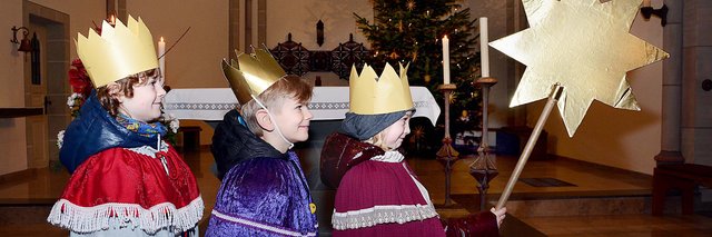 Als Heilige Drei Könige machten sich u.a. auch Thilo, Jann und Annika (v.l.n.r.) von St. Clemens aus auf den Weg in die beiden Schwestergemeinden in Brackel und Neuasseln.