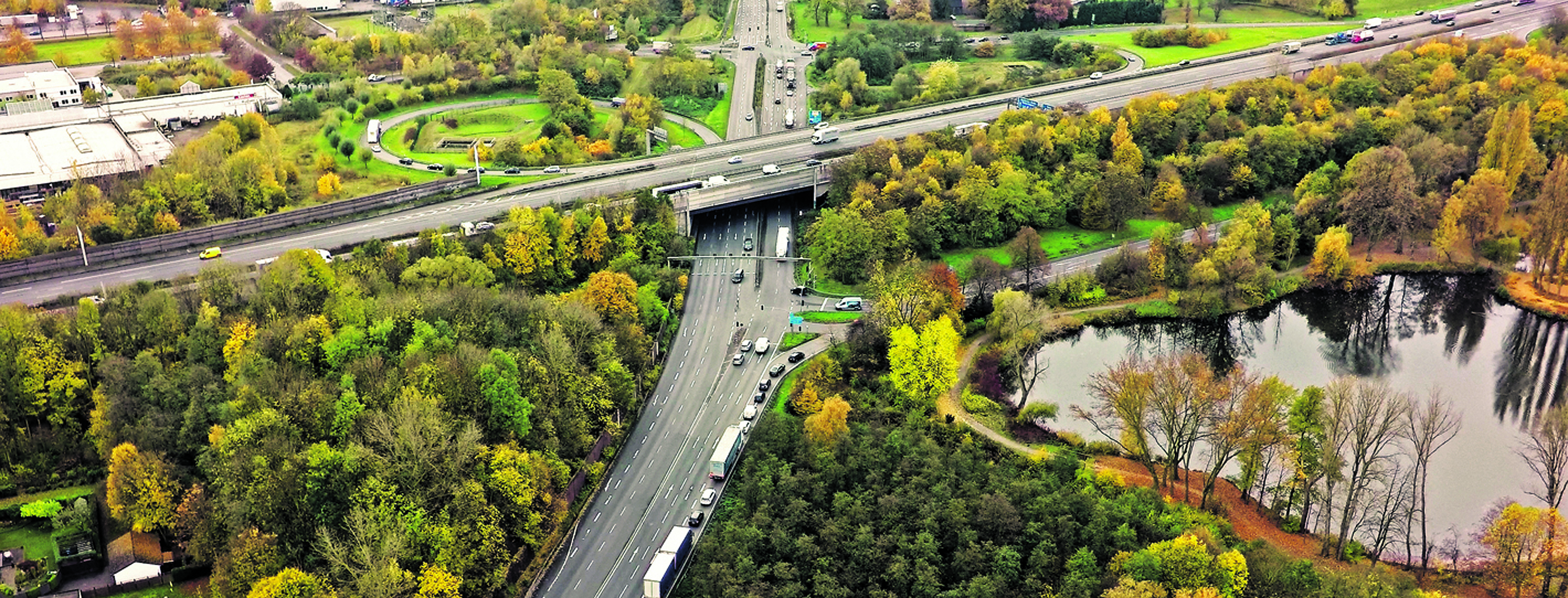 Eine Stück Autobahn, an der sich die Geister scheiden: Die A 52 in Höhe des Wittringer Walds.