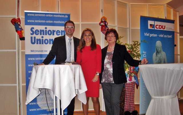 SU - VS, Ursula Klomp, MdB Michaela Noll und CDU - VS Tim Brühland, von rechts, beim Neujahrsempfang 2015