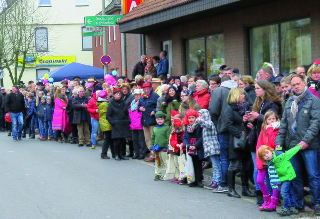 Großer Andrang und tollte Stimmung beim Schlopi-Lauf 2016. Über 2500 Zuschauer sind zu dem Event erschienen. | Foto: Privat