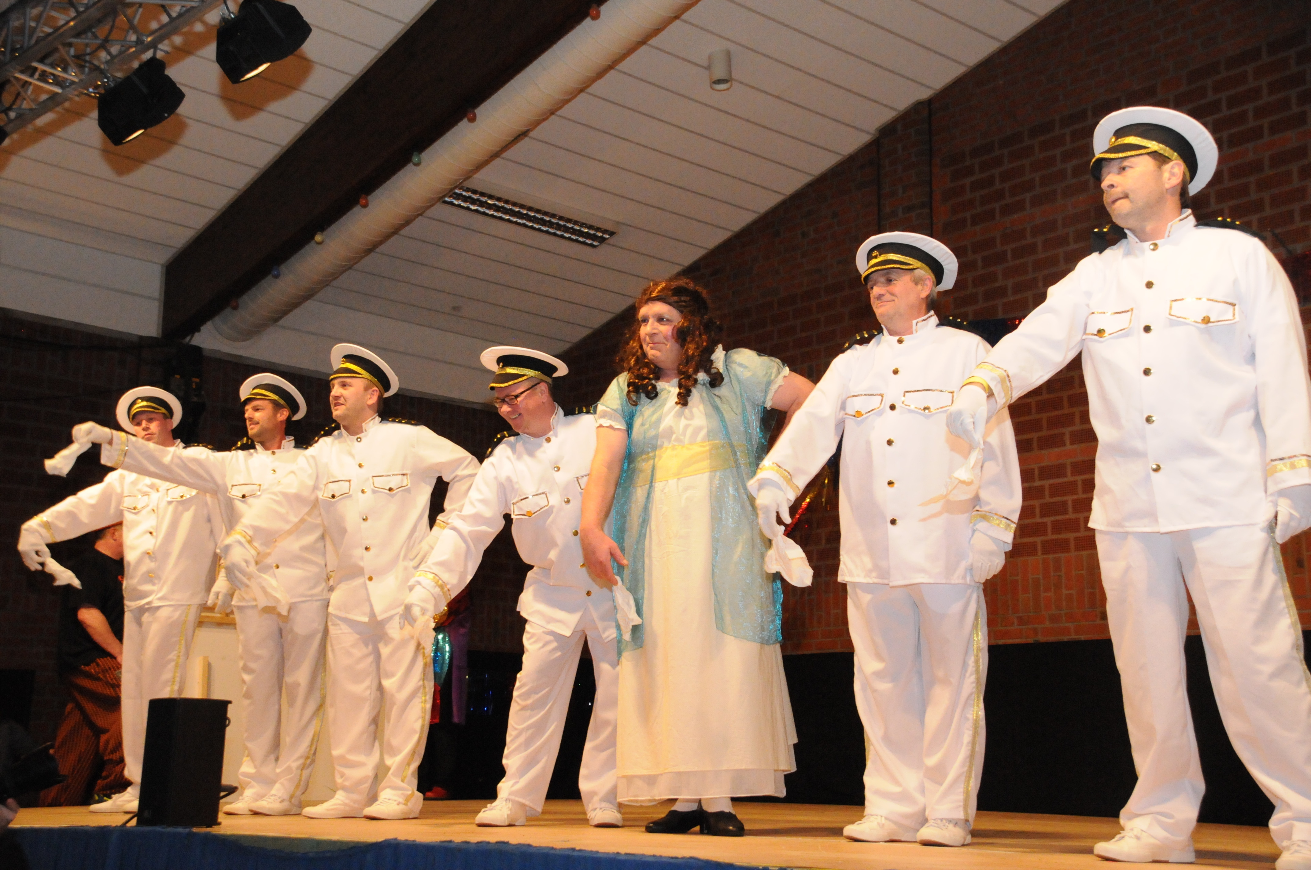 Die Männer der Freiwilligen Feuerwehr Goch interpretierten den Kultklassiker Titanic mit vollem Erfolg.
