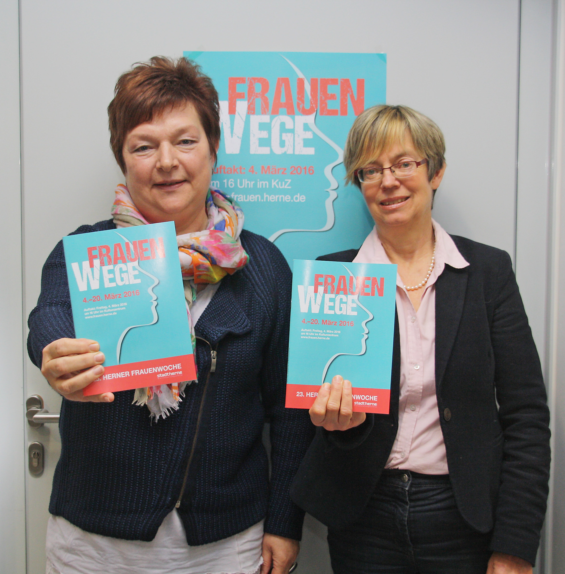 Die Gleichstellungsbeauftragte Sabine Schirmer-Klug (r.) und ihre Stellvertreterin Angelika Wissmann laden zur 23. Herner Frauenwoche ein.