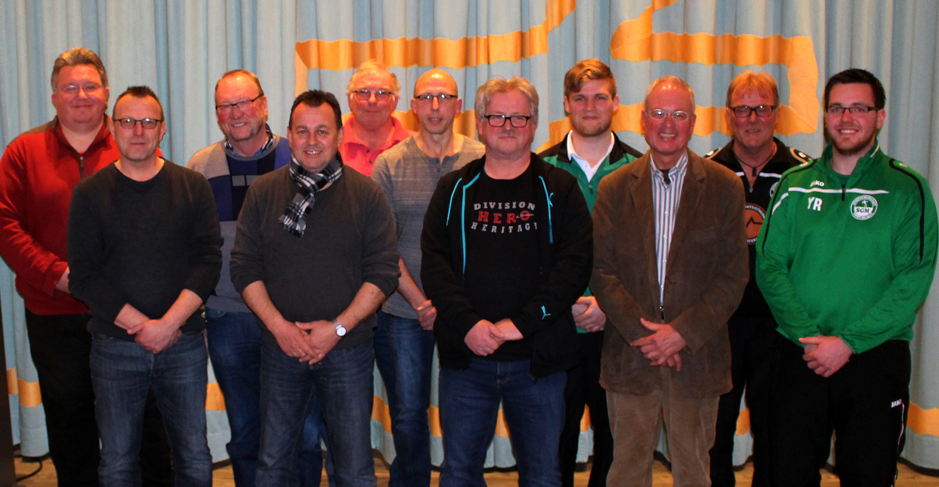 Von links: Holger Schwill, Stefan Rapillus, Reiner Rehkop, Detlev Sczymiczek, Rüdiger Noltemeier, Matthias Storck, Karl-Wilhelm Rummmel, Roman Spielfeld, Peter Hiddemann, Ralf Drews, Yannick Reimann - Foto © Jürgen Thoms