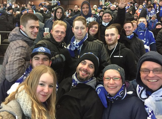Kamener Schalkefanclub "Blau-Weiß Kamen" in Berlin. Foto: privat