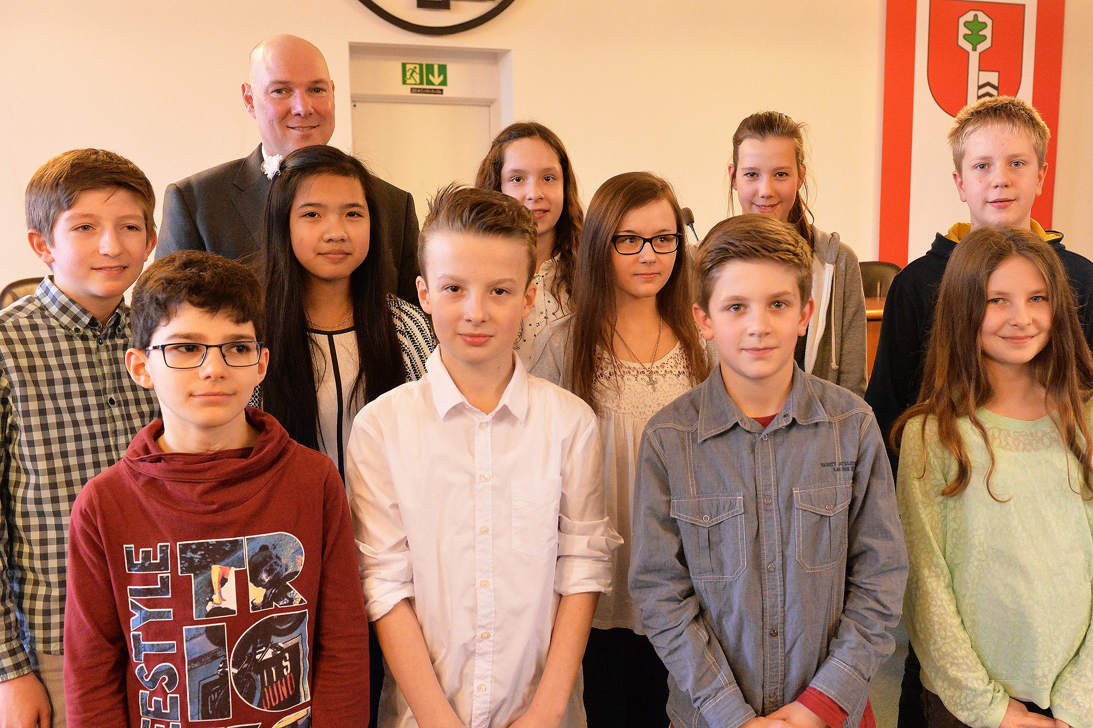 Julian Varivoda, Gabriel Scheer Lea Kühnel, Sonja Funke Gabriel Scheer, Polina Lichtenberger, Thuy Tran Quang Katerina Mparka, Jonas Langkeit, Jonas Fußnagel, Pierre Chami, Elena Feige, Cellistin Clarise Diehl und Florian Behlau. Foto: Bangert