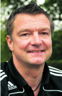 Jürgen Meier "beerbt" Manni Behrendt als Trainer von SW Wattenscheid 08.