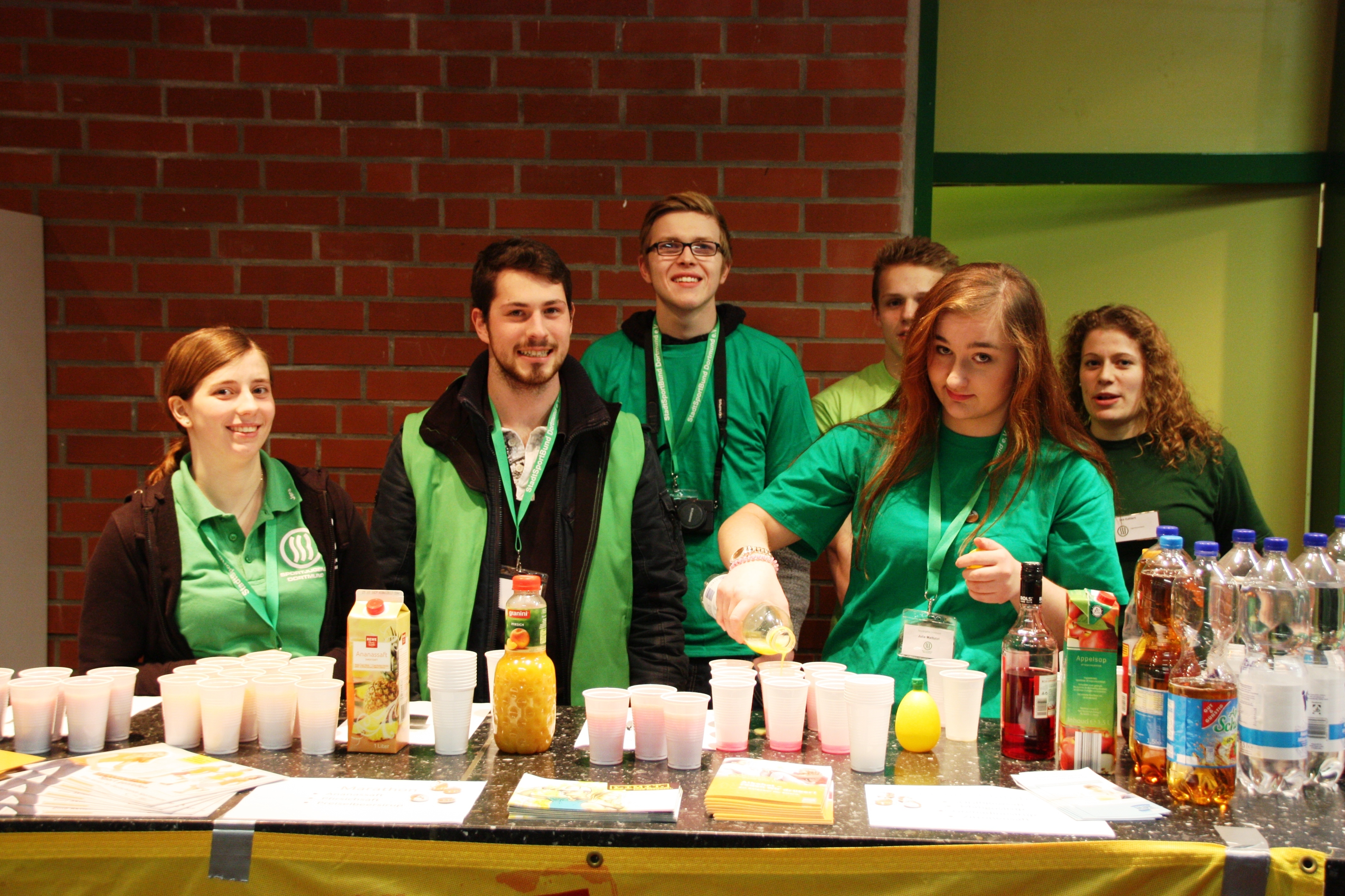 Das Jugend(J)-Team der Sportjugend bot alkoholfreie Cocktails an.