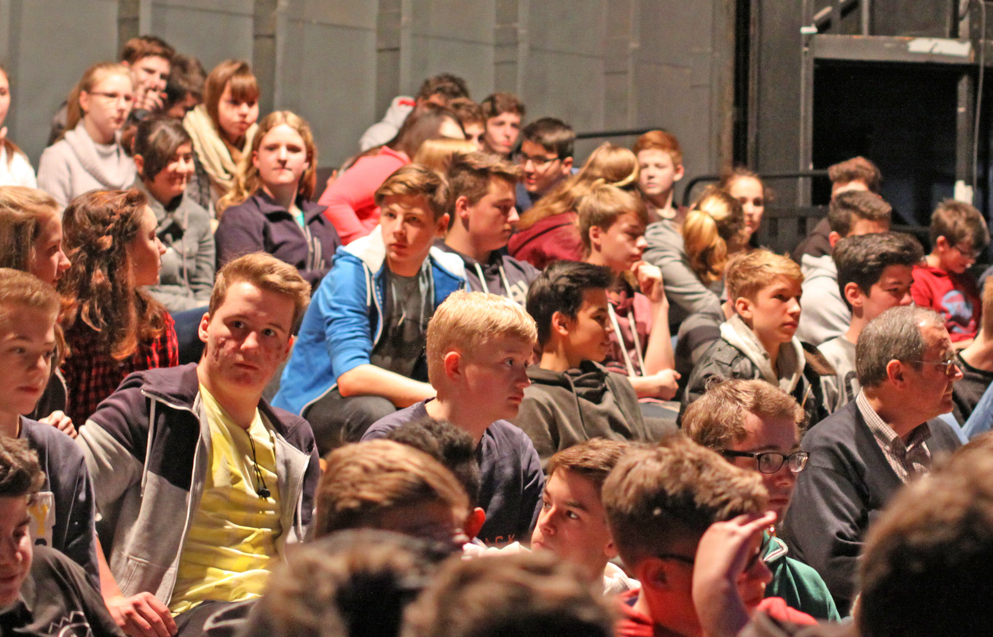 Im Stundenplan der GSW-Schüler sind Theaterbesuche fest eingeplant. Jetzt besuchte der komplette 9. Jahrgang das Theater in Marl.