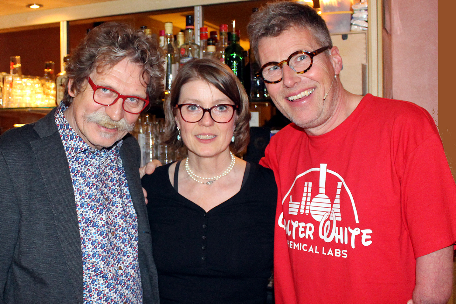 Martin Adamczewski (Moderation) Christina van Schayck (Chefin im Café Mailin) und Martin Fromme (Stargast des Abends)