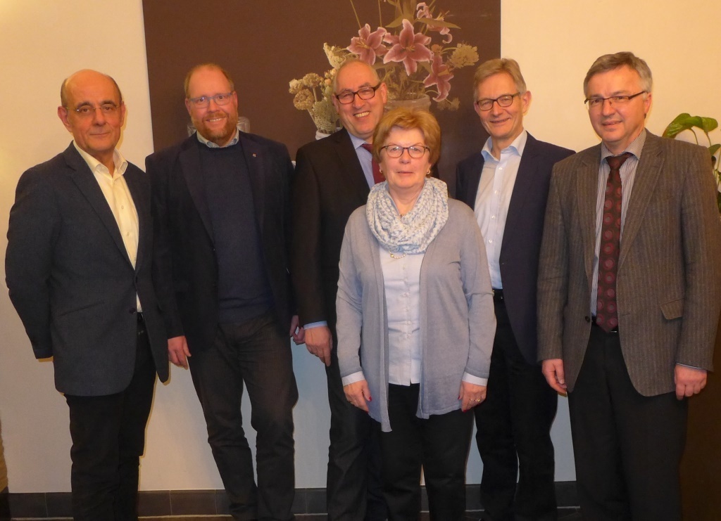 Nach der Generalversammlung: Hans-Peter Best, Pfarrer Dietmar Röttger, Ulrich Betkerowitz, Angela Eickhoff, Norbert Runde und Helmut Schulte (v.li.).