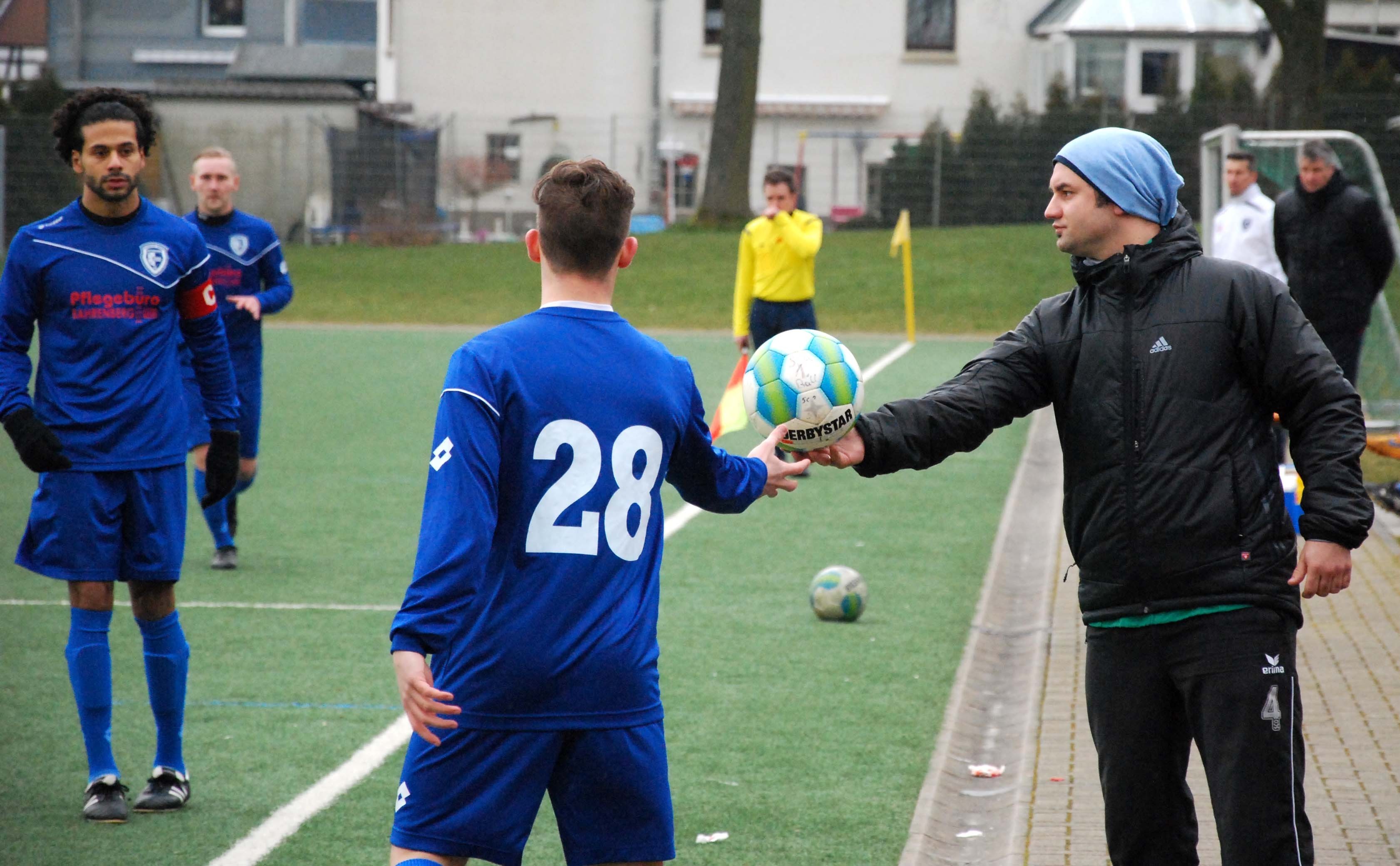 Trafen für 08 in Hilbeck: Dominik Raposinho de Miranda (28) und Kapitän Majid El-Chakif (links). FOTO: Peter Mohr