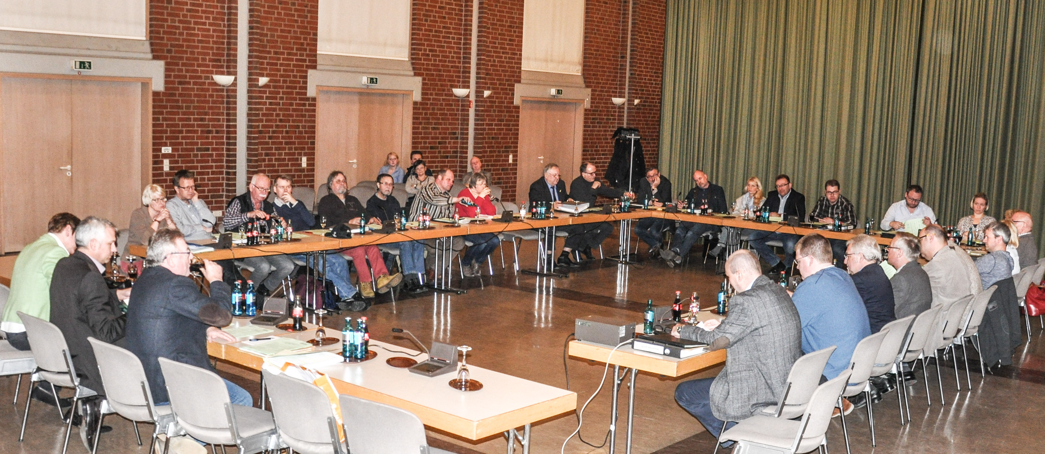 Trotz geplanter Steuererhöhungen: Bei der entscheidenden Ratssitzung fanden nur vier Bürger den Weg in die Stadthalle. Foto: Werner Zempelin
