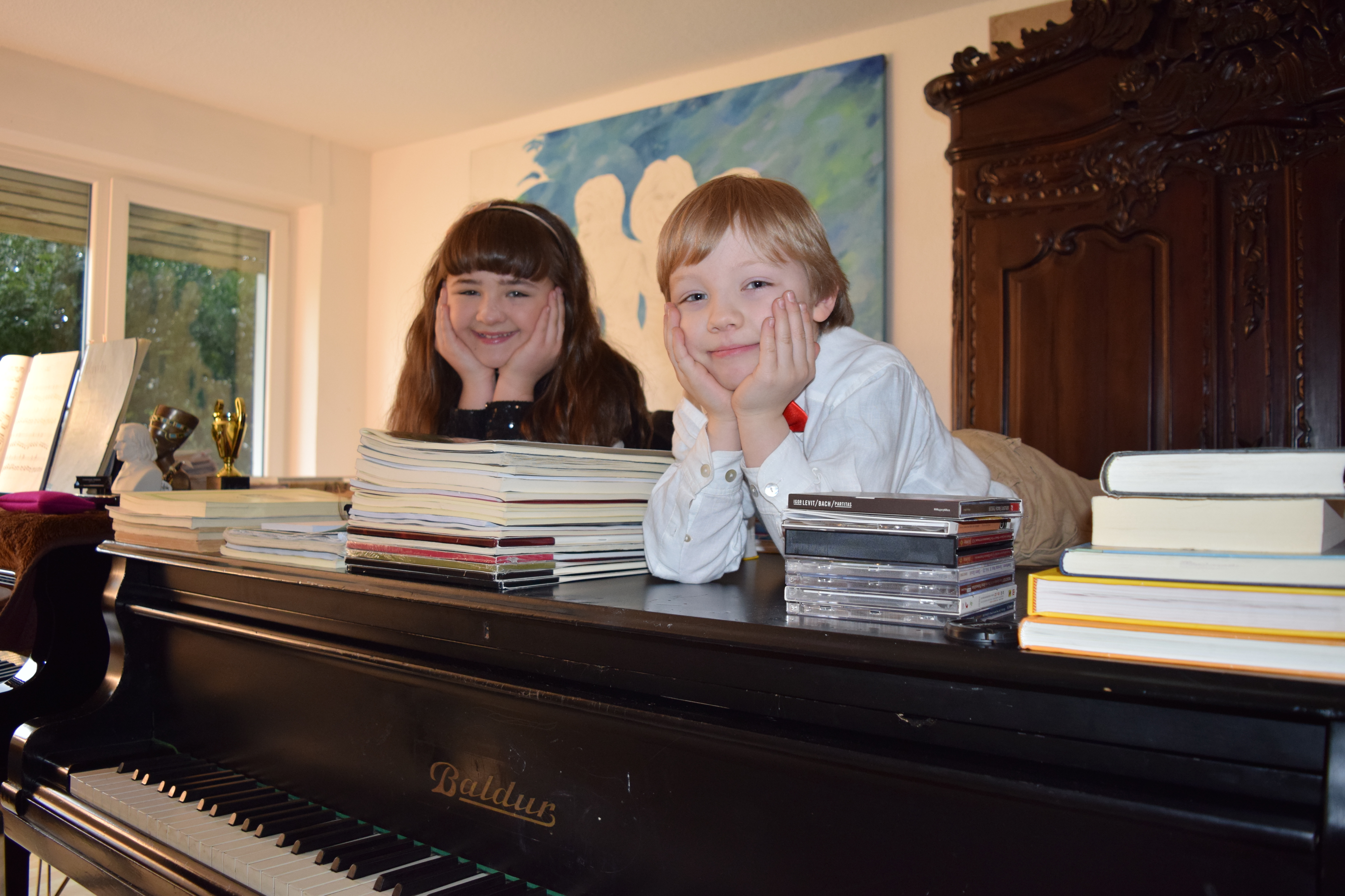 Die Velberter Geschwister Laetitia und Philip Hahn sind hoch-talentierte Jung-Pianisten. In diesem Monat werden die beiden Musikstudenten an die Kalaidos Universität in der Schweiz wechseln. Ihr erstes gemeinsames Konzert geben sie am 20. April in der Philharmonie Essen.