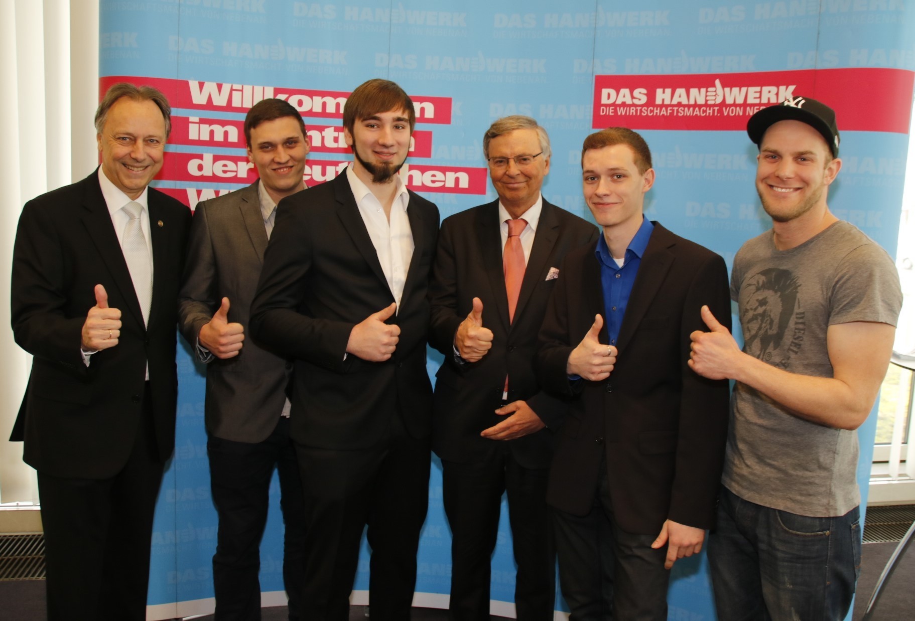 Die Jahresbesten: Obermeister Hans Joachim Hering, Tobias Eckert, Matthias Reinberg, Wolfgang Bosbach, Florian Alberty, Mike Horn.