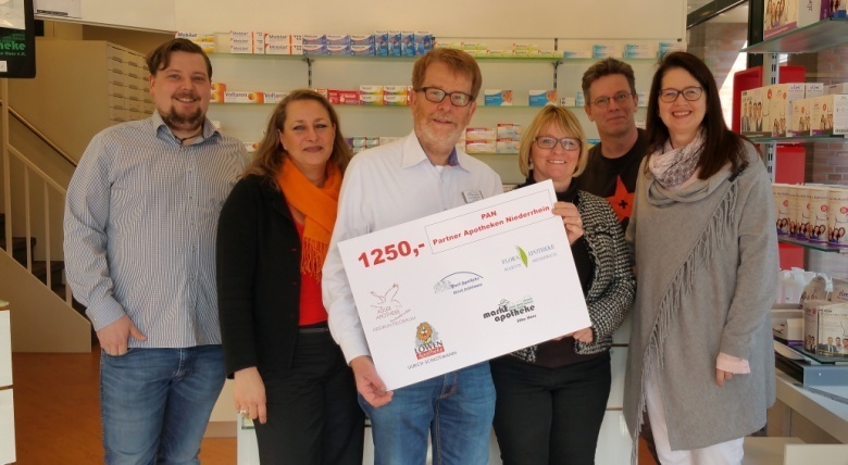Die partner-Apotheken Niederrhein spendeten 1250 Euro ans Klever Kinder-Netzwerk.