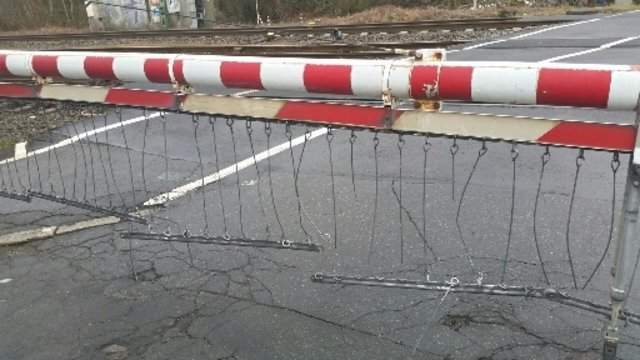 Die Nahaufnahme zeigt deutlich, wie stark die Anlage beschädigt worden ist.