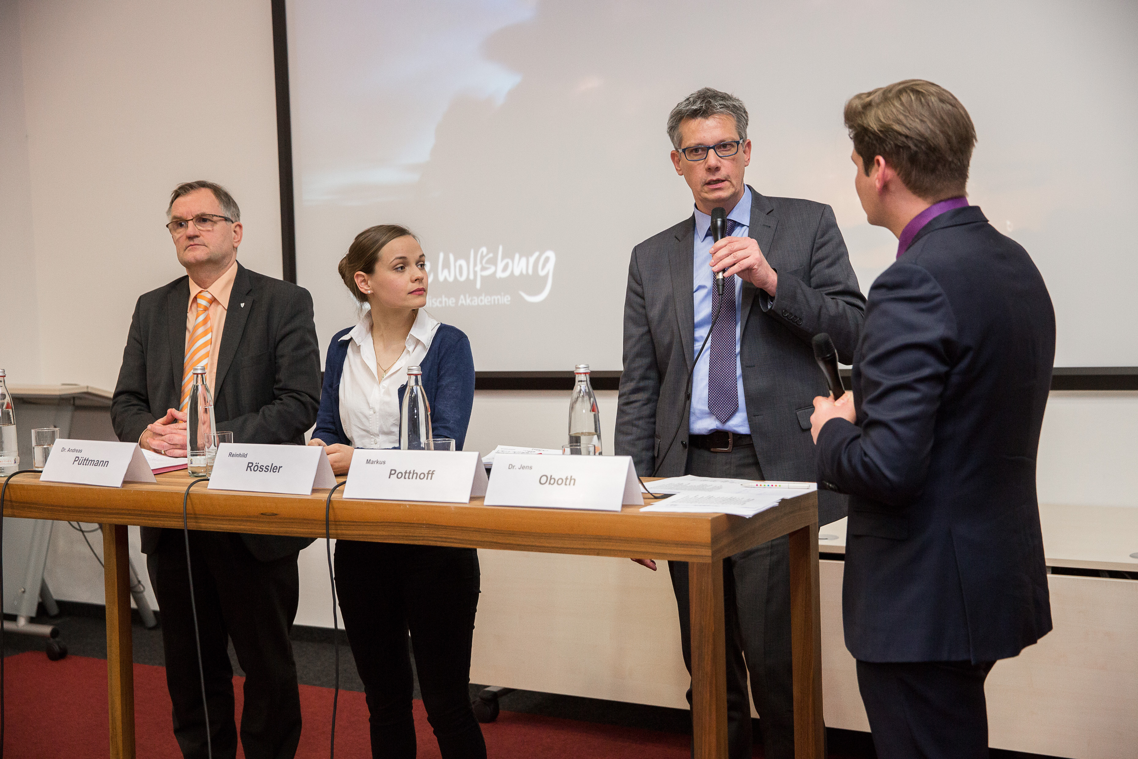 (V.l.n.r) Dr. Andreas Püttmann, Reinhild Rössler, Makus Potthoff und Jens Oboth diskutierten über eine Verrohung der Debattenkultur in der Kirche.