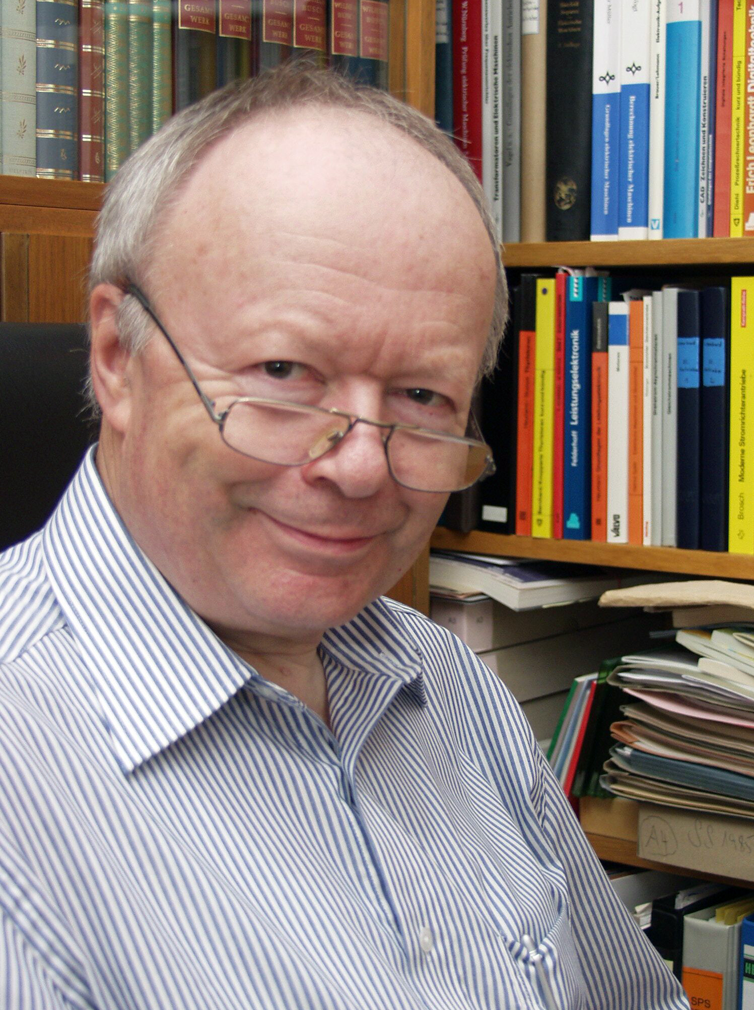 Professor Klaus Bieder alias Rolf Wartenberg ist zurück mit einem neuen Werk.
