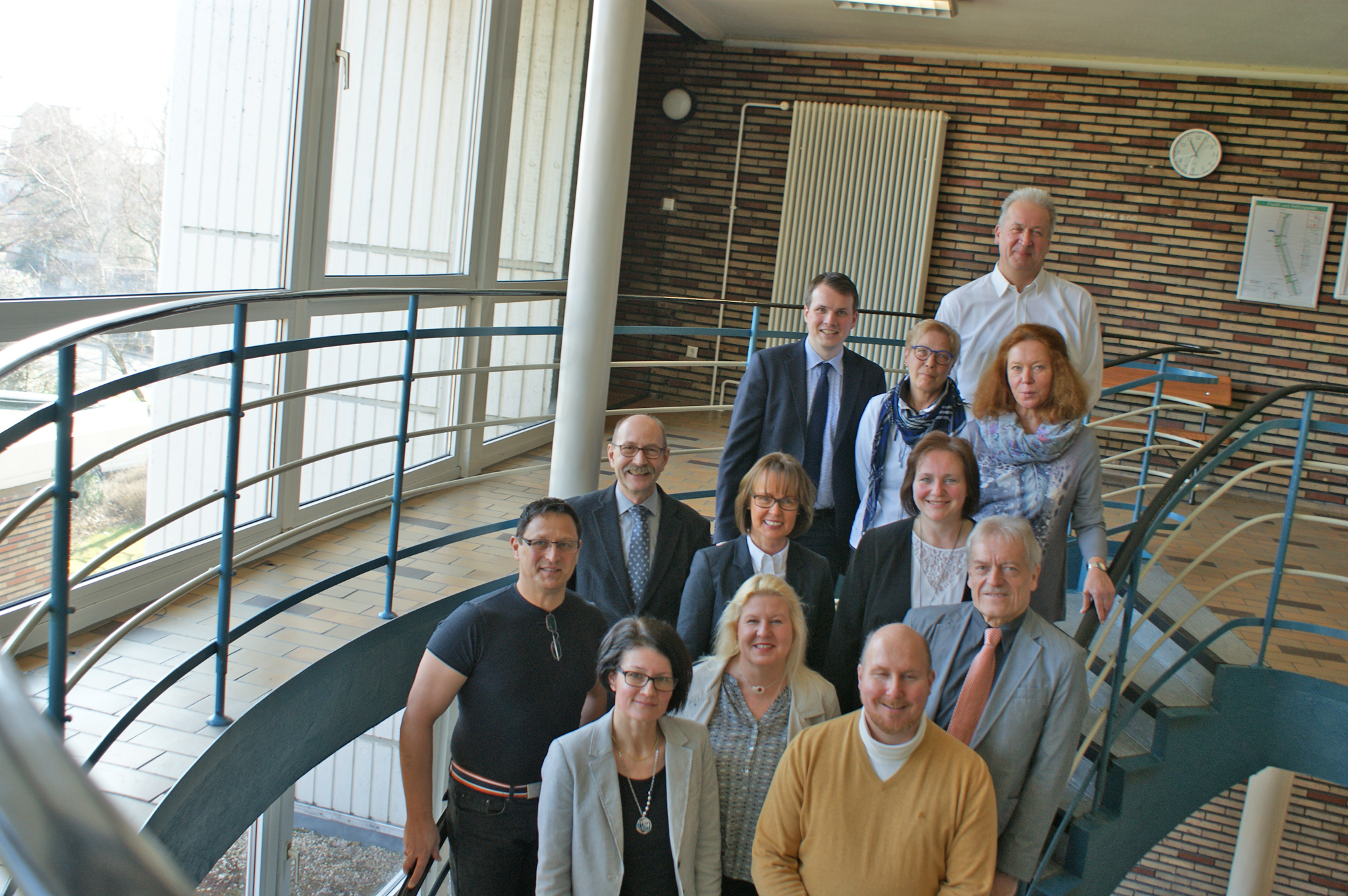 Tanja Grunenberg und Martin Wulf (erste Reihe), Jörg-Peter Westerkamp-Dahms, Stephanie Reimer und Georg Lammers (zweite Reihe), Udo Kloß, Waltraud Hadick und Petra Latzel (dritte Reihe), Bürgermeister Tobias Stockhoff, Hedwig Windbrake und Dietlinde Neubauer (vierte Reihe) und Tobias Kutschki.