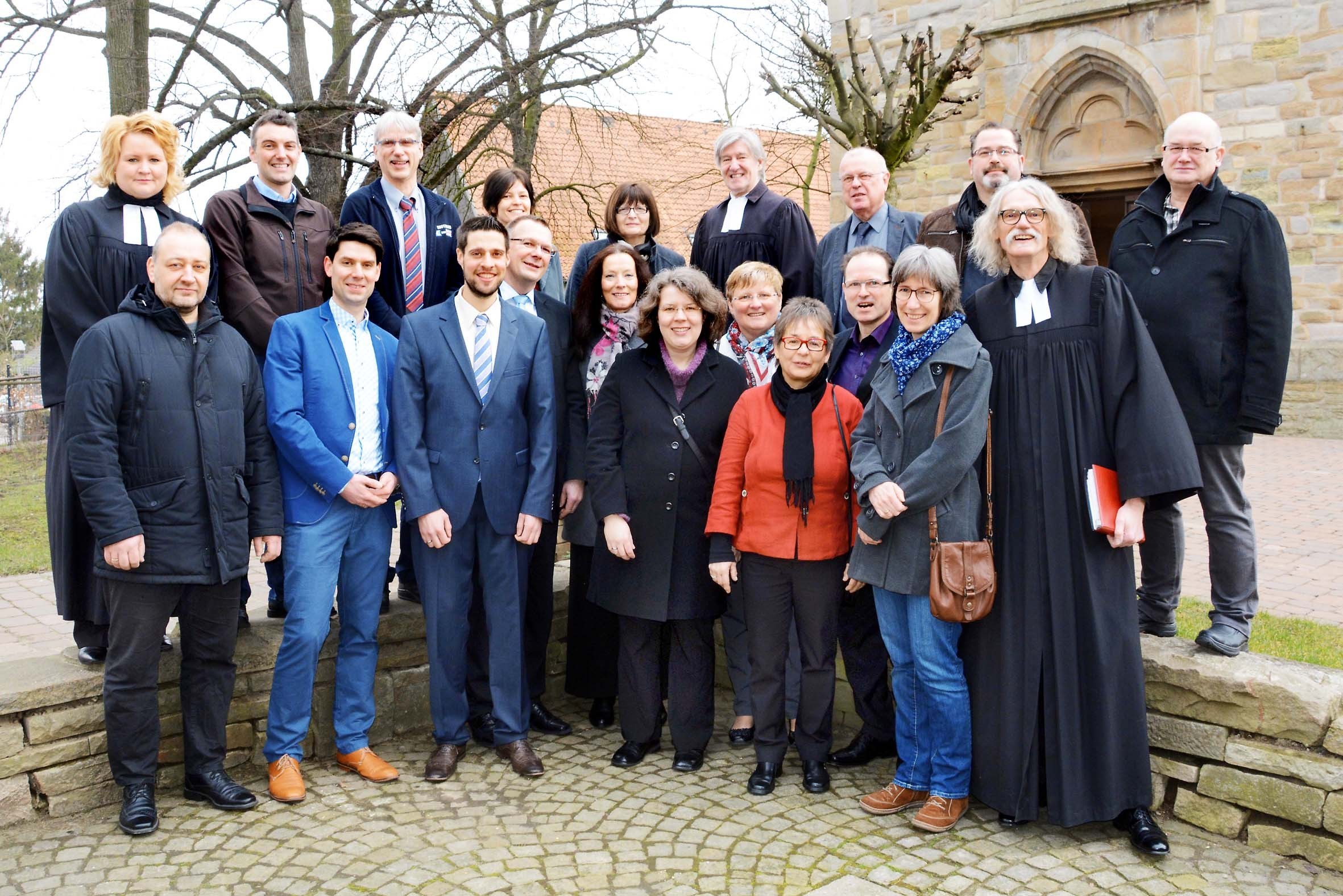 Im Bild: Pfarrerin Sandra Sternke-Menne, Marcel Wurm, Egbert Fortmann, Katja Dörsch, Monika Robbert, Pfarrer Eckhard Wedegärtner, Ulrich Moeske, Dieter Spnagehl, Michael Bergmann, Wolfram Ufert, Jan Stamm, Christoph Kerl, Andreas Schwarz, Eva Bodenstein, Kathrin Bögel, Angelika Schwilski, Beate Preckwinkel, Rainer Meerkamm, Gabriele Wolff und Pfarrer Tong Rosiepen.