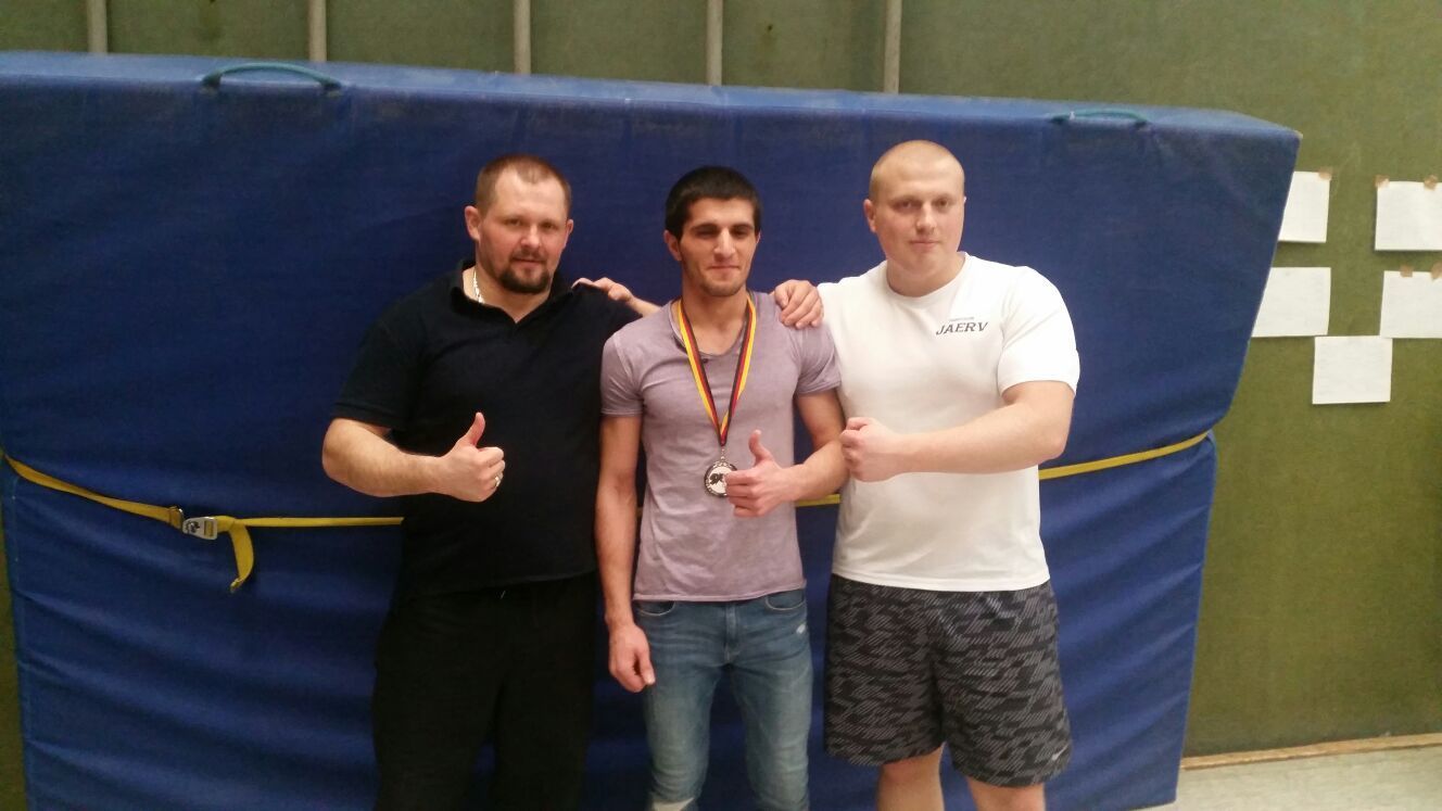 Eugen Urich, Ali Dzemiev und Artur Gerdt (v.l.n.r.) sind begeistert von der neuen Sportart.