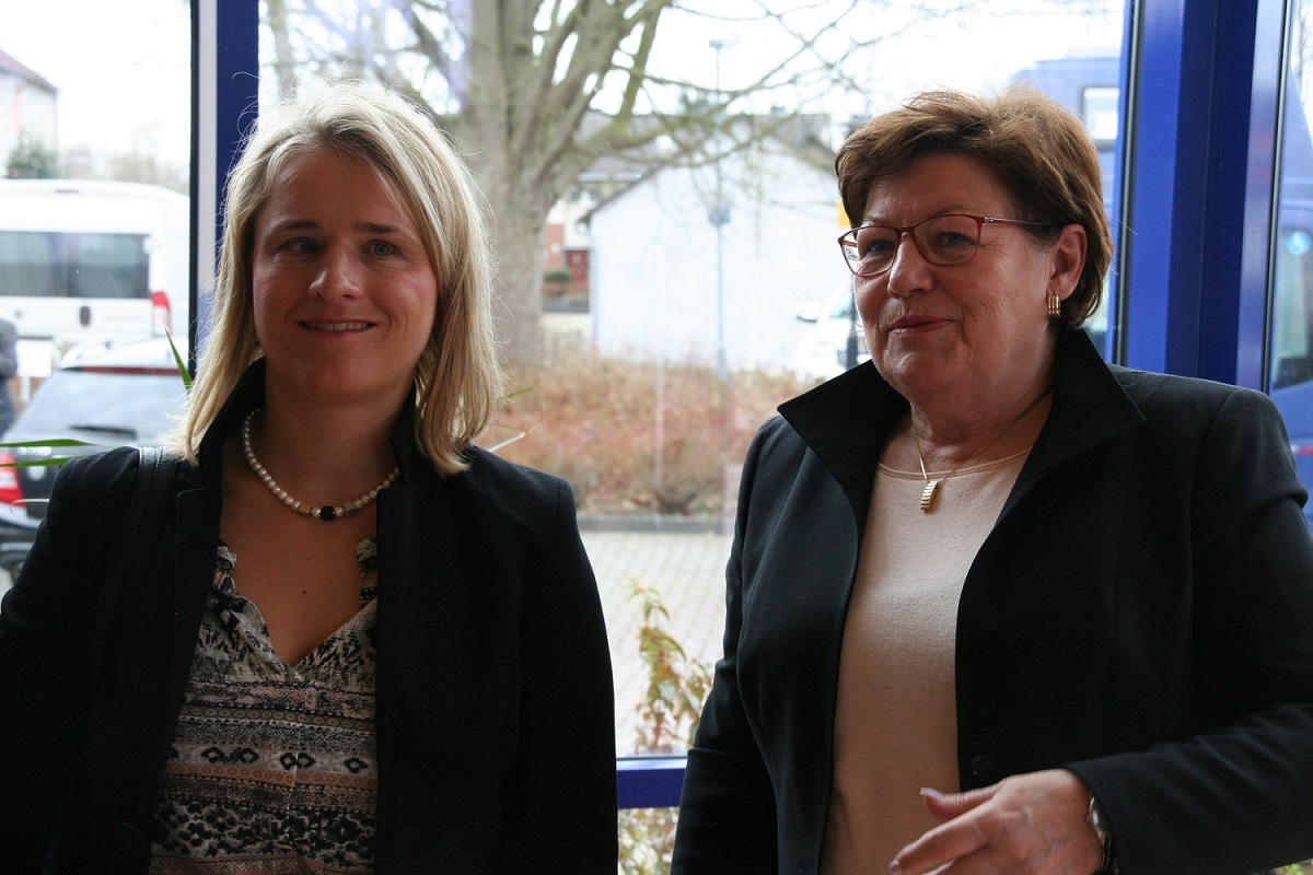 Die Behindertenbeauftragte der Bundesregierung Verena Bentele (li.) kam auf Einladung der Essener Bundestagsabgeordneten Jutta Eckenbach (re.)