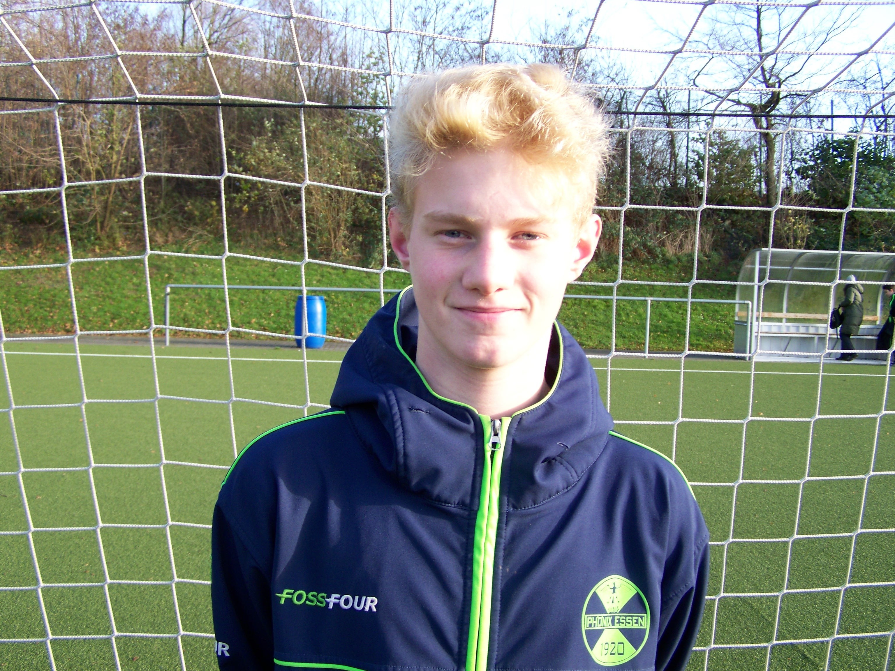 SC Phönix Essen, Trainer der F1 Mannschaft
Andreas Angerer, 15 Jahre, seit 2009 im Verein, Hobbies: Fussball und Sport allgemein. Es macht mir Spaß mit „Nachwuchskickern“ zu arbeiten