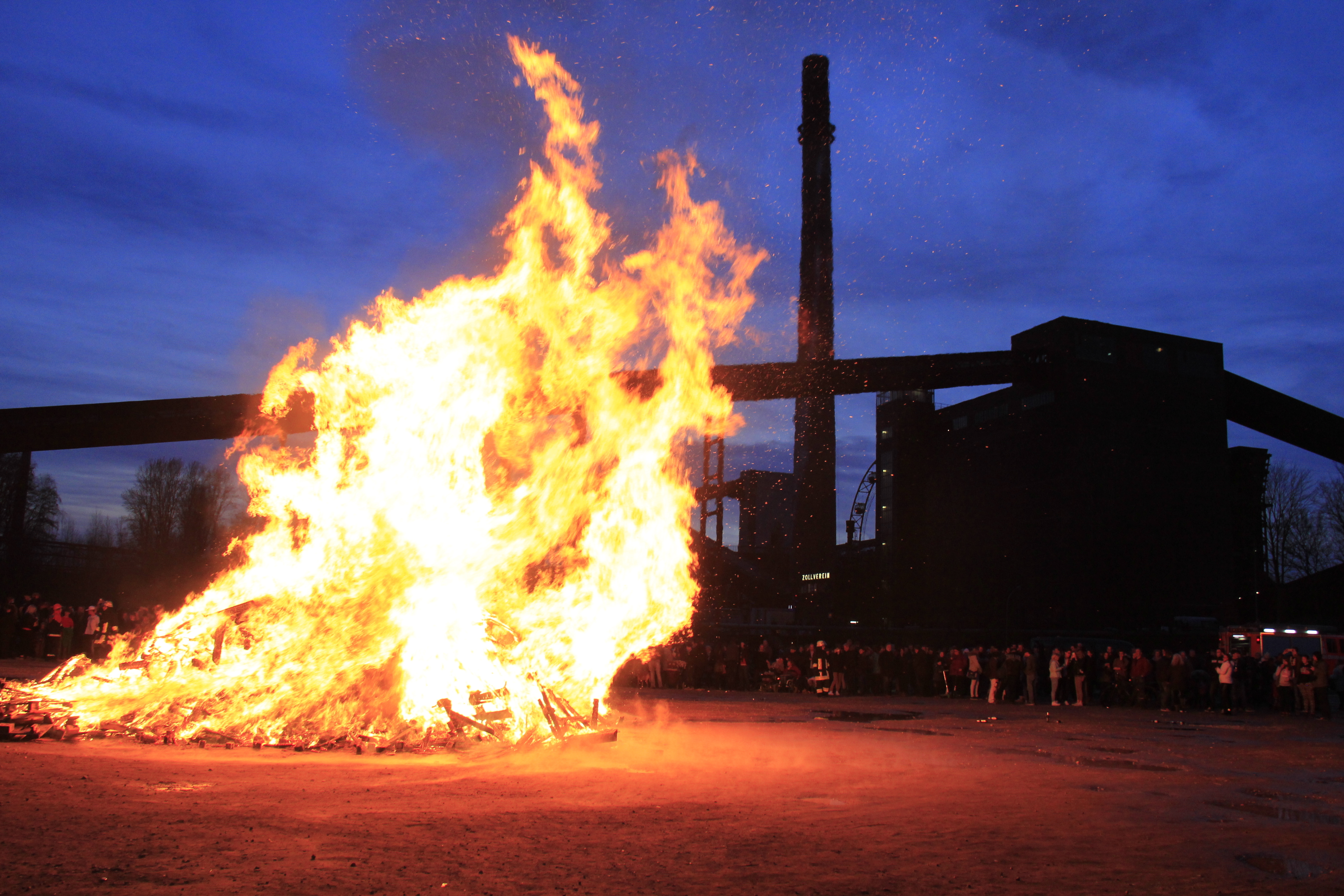 Osterfeuer 2016-vor der Kokerei Zollverein