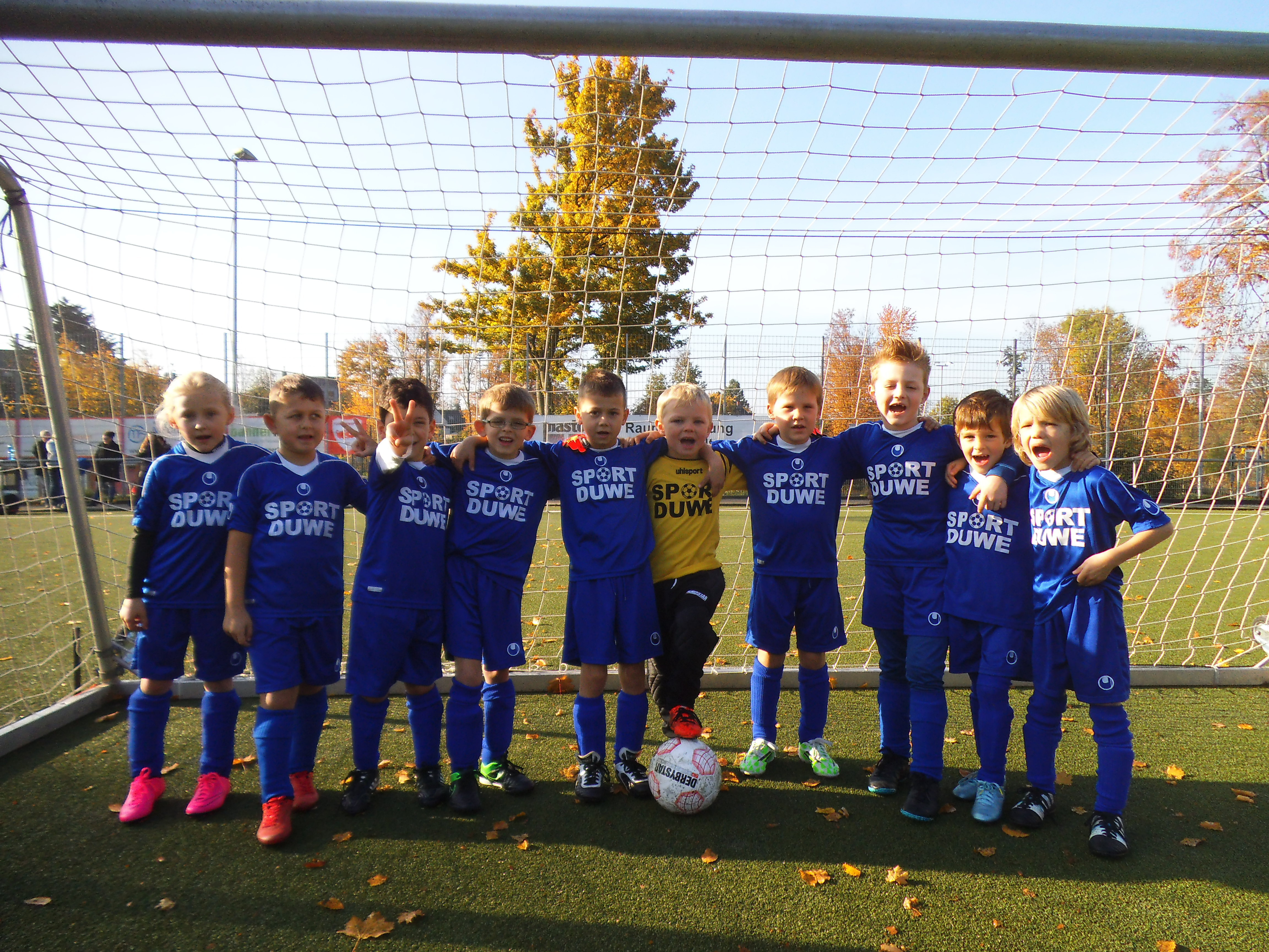 DJK VfB Frohnhausen, Bambini 1 Mannschaft (Photo Marx)
v.l.: Colin, Arda, Hamza, Julian, Matheo, Mika, Maxi, Til, Lilly, Benny
