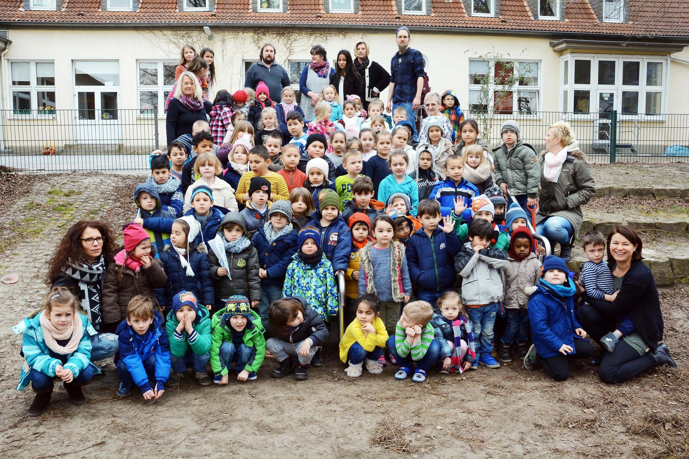 Die Kinder sowie die Erzieherinnen und Erzieher des Familienzentrums Fröbelweg in Eving freuten sich über die Möglichkeit, eine eigene CD aufzunehmen und über die Unterstützung der Dogewo21.